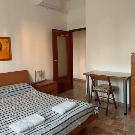 Comfortable Apartament 2 Bedroom Suitable 2-5 Pax Bolonia Exterior foto