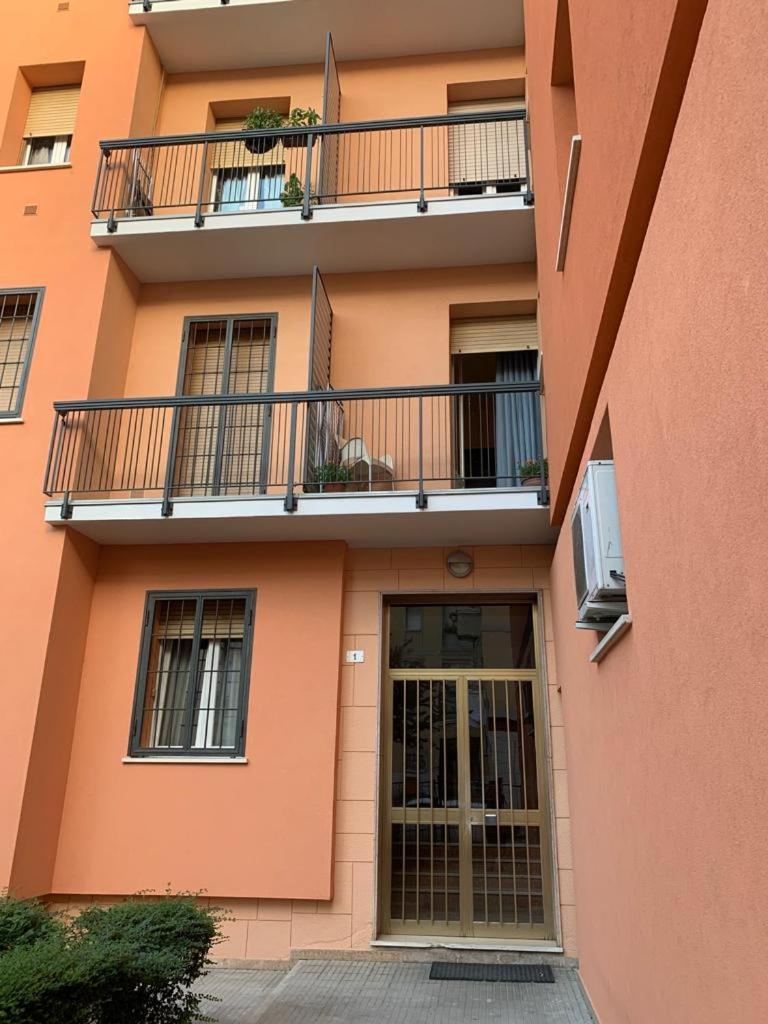 Comfortable Apartament 2 Bedroom Suitable 2-5 Pax Bolonia Exterior foto